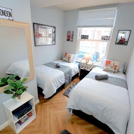 2 Bedroom Flat In Wood Green Piccadilly Line Londra Exterior foto