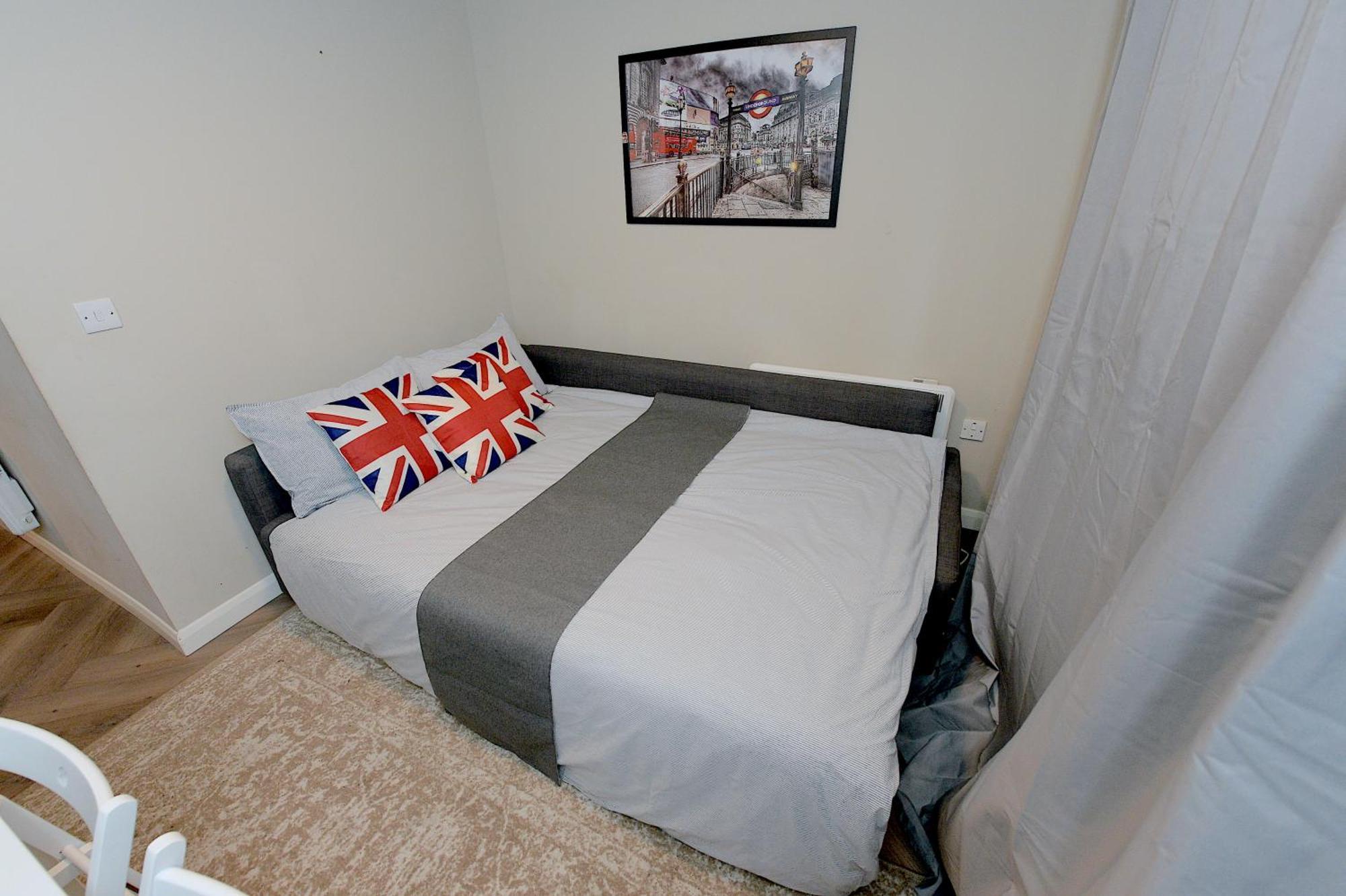 2 Bedroom Flat In Wood Green Piccadilly Line Londra Exterior foto
