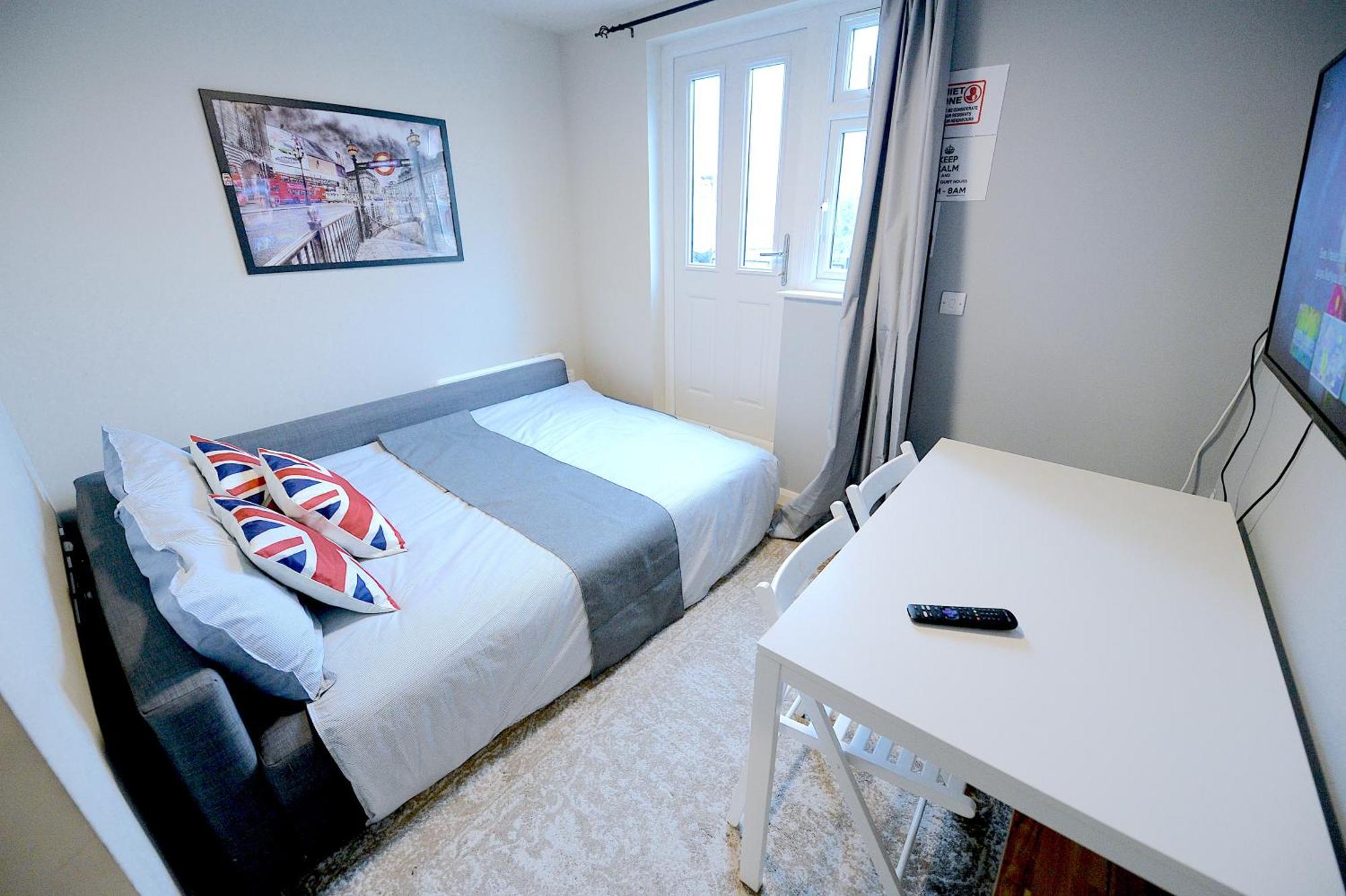2 Bedroom Flat In Wood Green Piccadilly Line Londra Exterior foto