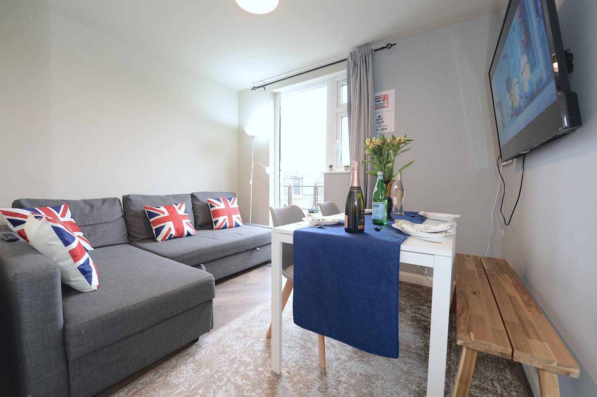 2 Bedroom Flat In Wood Green Piccadilly Line Londra Exterior foto