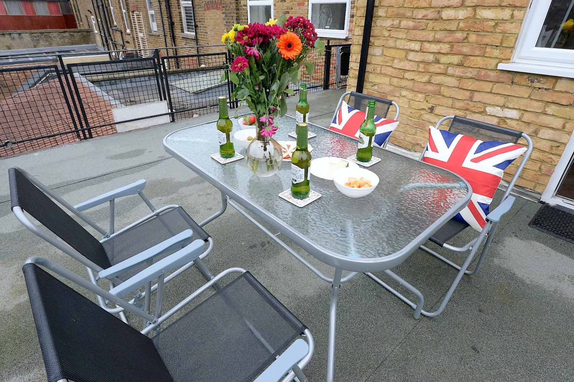 2 Bedroom Flat In Wood Green Piccadilly Line Londra Exterior foto