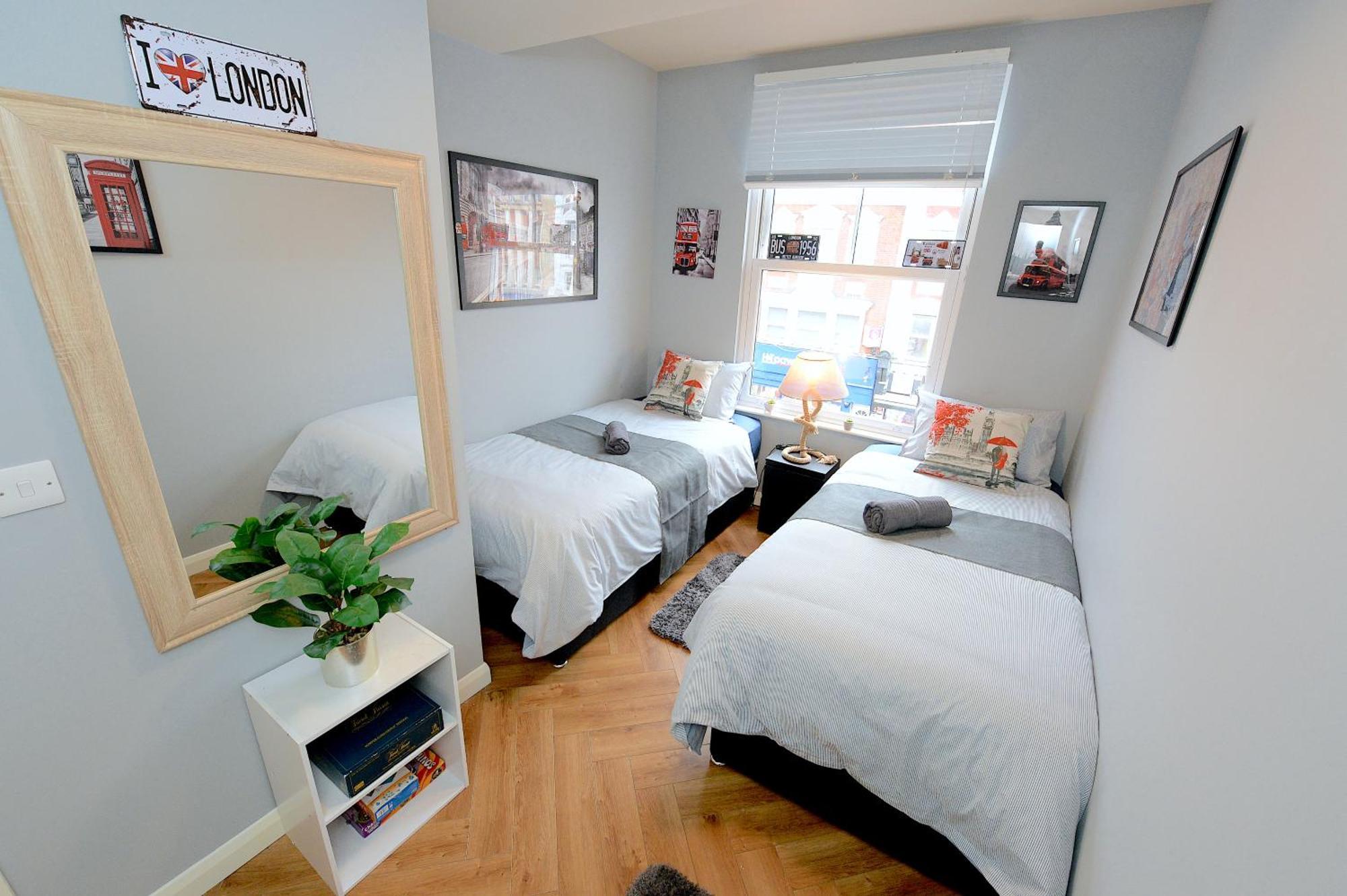 2 Bedroom Flat In Wood Green Piccadilly Line Londra Exterior foto
