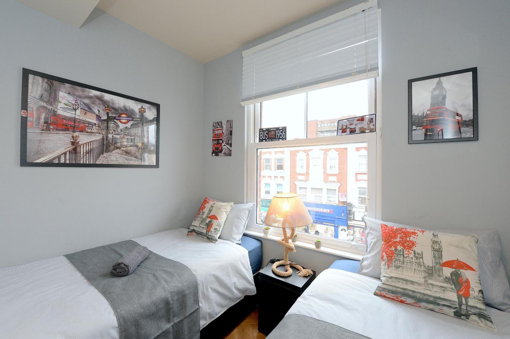 2 Bedroom Flat In Wood Green Piccadilly Line Londra Exterior foto