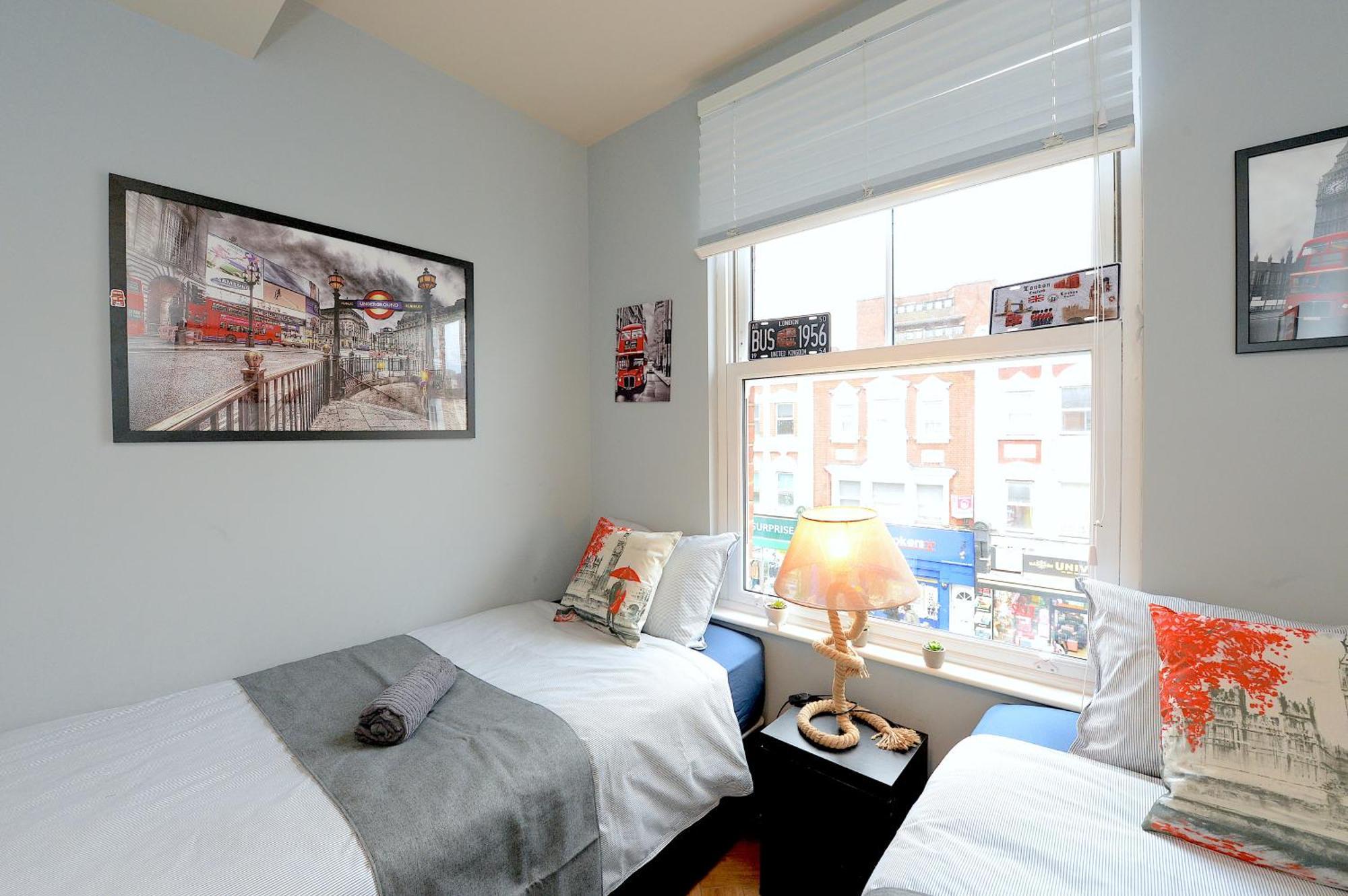 2 Bedroom Flat In Wood Green Piccadilly Line Londra Exterior foto
