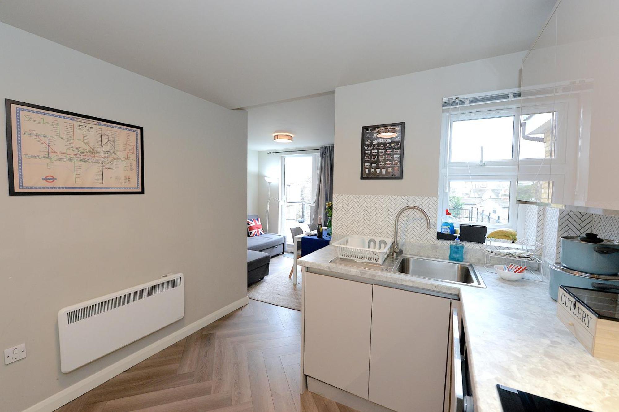 2 Bedroom Flat In Wood Green Piccadilly Line Londra Exterior foto
