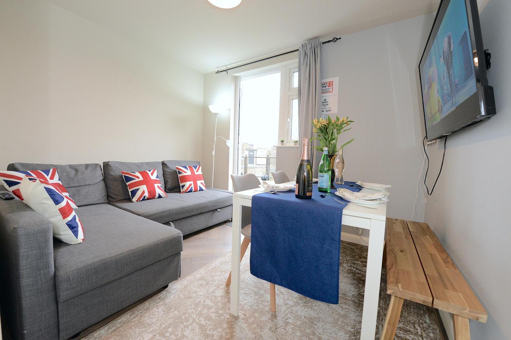 2 Bedroom Flat In Wood Green Piccadilly Line Londra Exterior foto