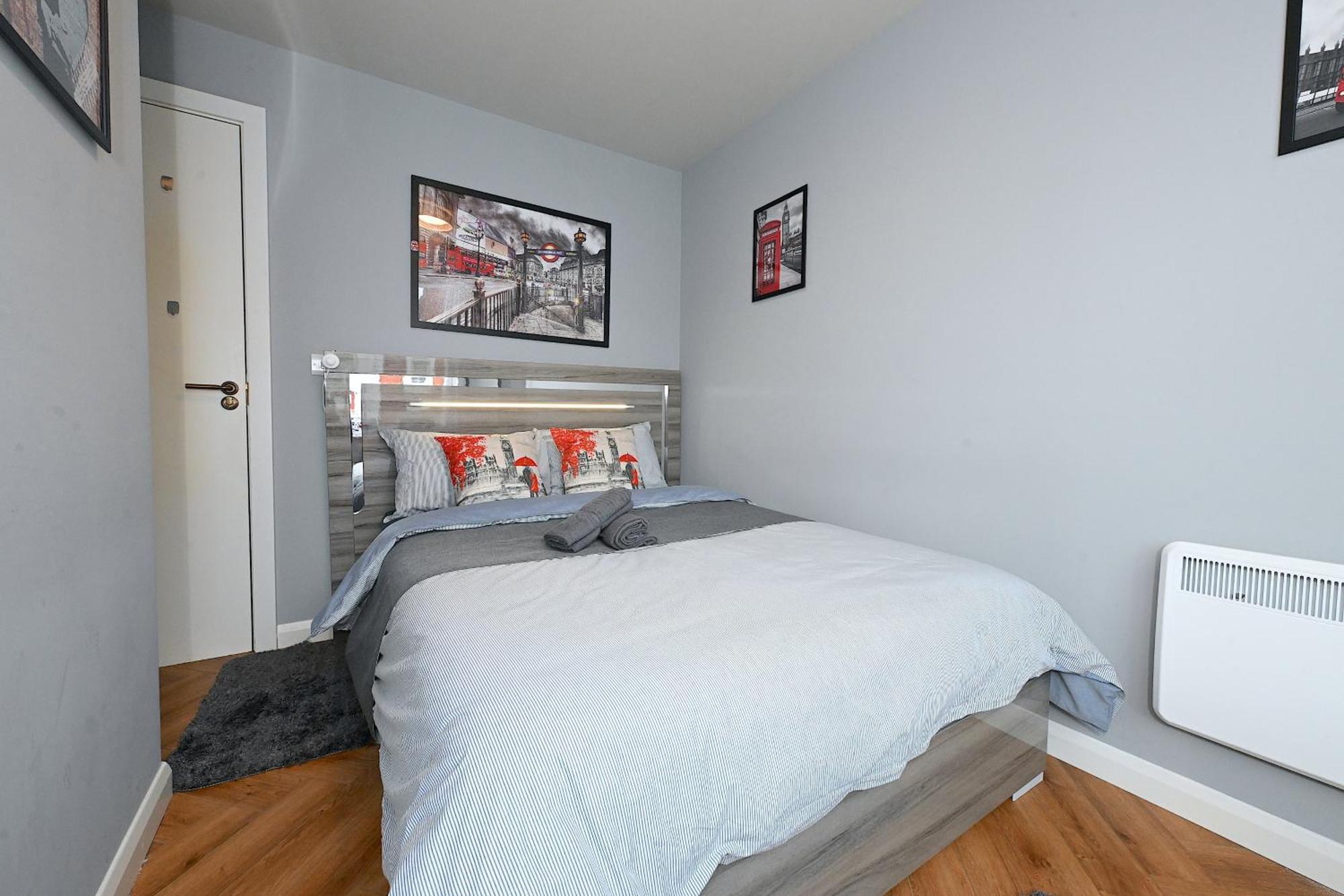 2 Bedroom Flat In Wood Green Piccadilly Line Londra Exterior foto