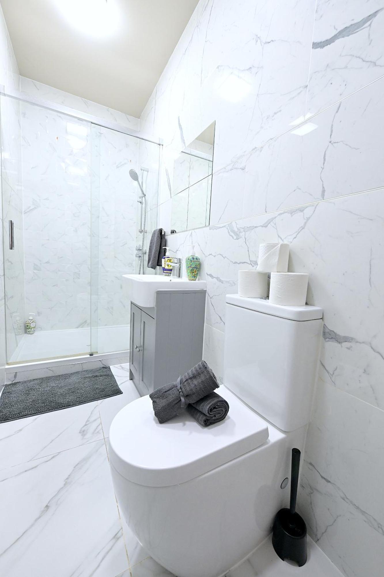 2 Bedroom Flat In Wood Green Piccadilly Line Londra Exterior foto
