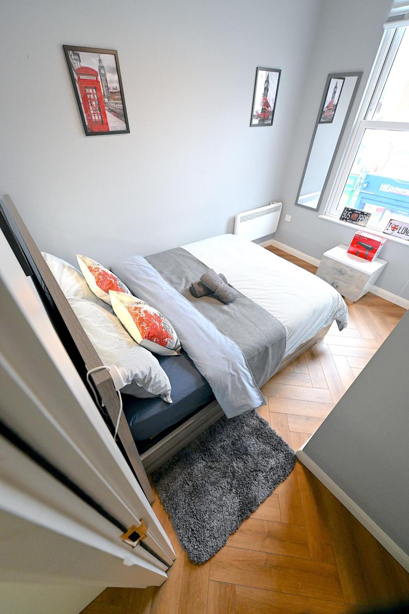 2 Bedroom Flat In Wood Green Piccadilly Line Londra Exterior foto