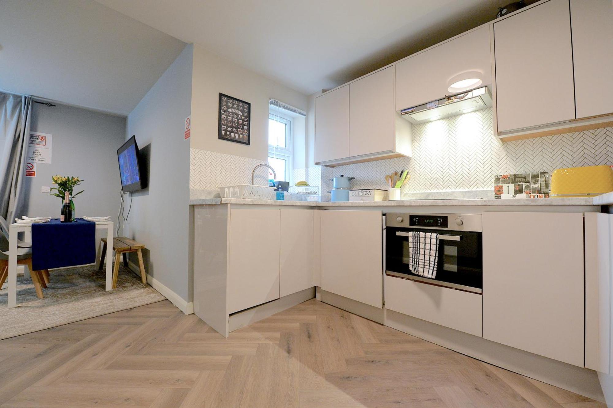 2 Bedroom Flat In Wood Green Piccadilly Line Londra Exterior foto