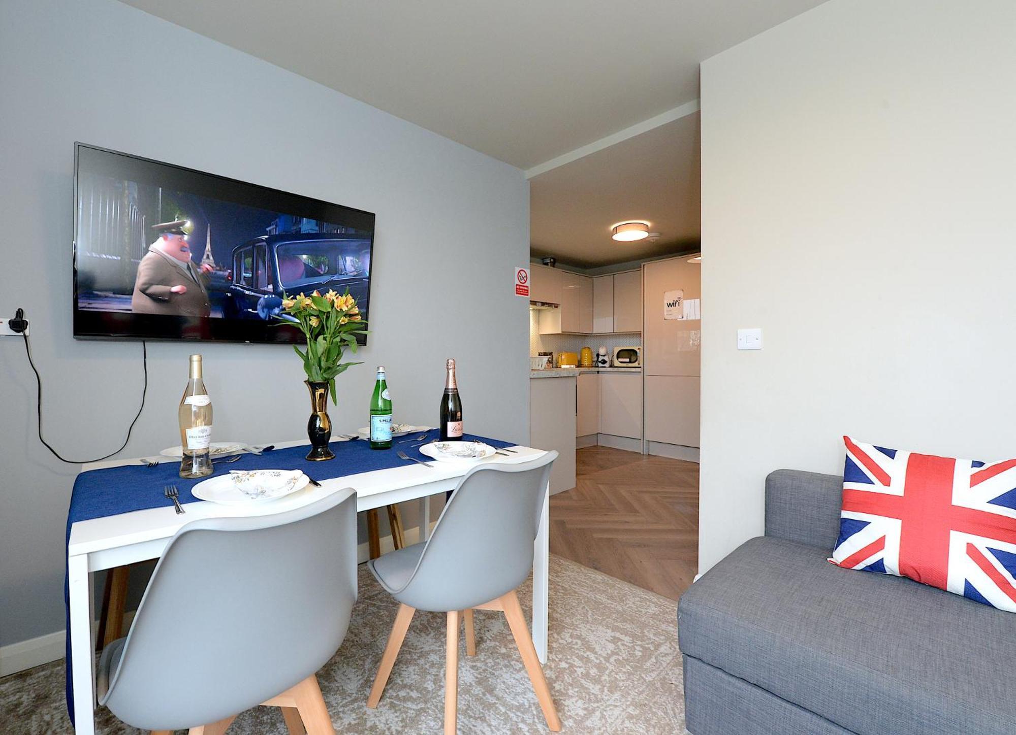 2 Bedroom Flat In Wood Green Piccadilly Line Londra Exterior foto