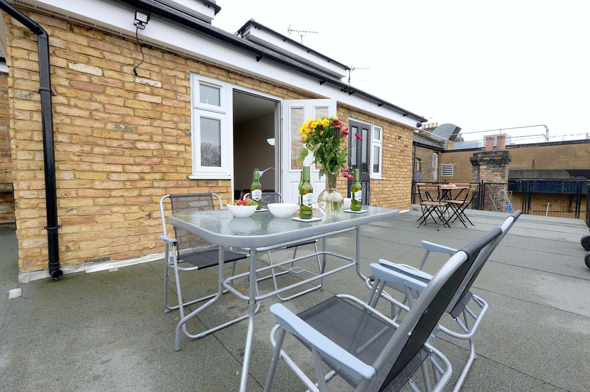 2 Bedroom Flat In Wood Green Piccadilly Line Londra Exterior foto